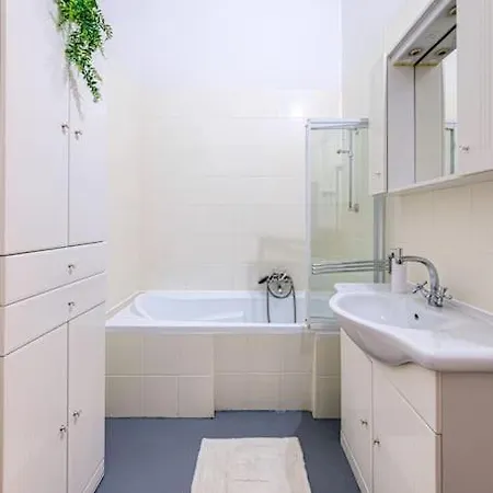 Apartment Sunny On The Buda Side