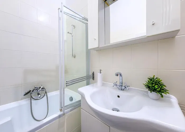 Sunny On The Buda Side בודפשט