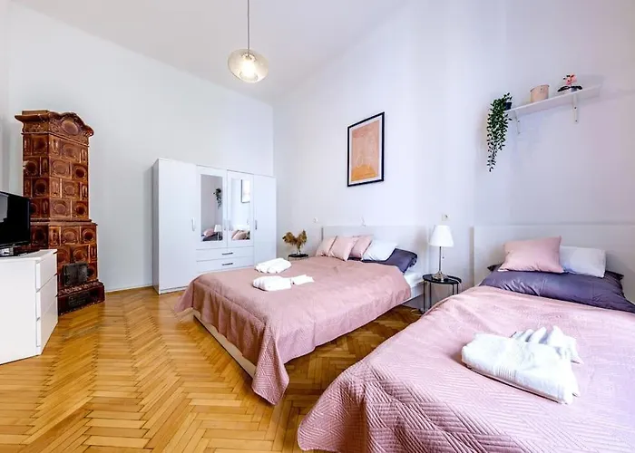 Sunny On The Buda Side * בודפשט