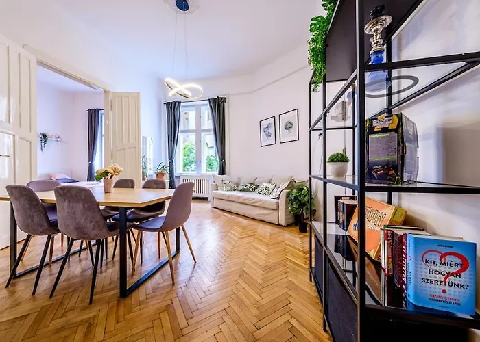 Sunny On The Buda Side *