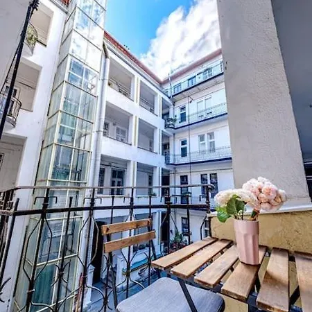 Sunny On The Buda Side Apartament *